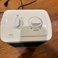 おおたけ ミニファンヒーター600W 2022年製 温度調節機能付き MF-A622 の画像