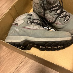 GORE-TEX 登山シューズの画像