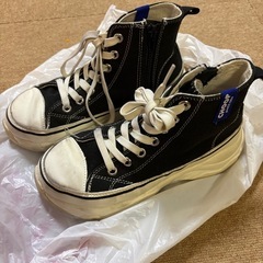 スニーカー　22.5の画像