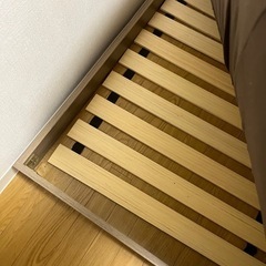 クイーン　
ベッドフレームのみの画像