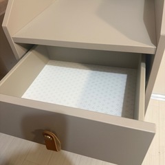 IKEA ベッドサイドテーブル の画像