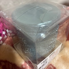 ピンクのサンタブーツと、クリスマスキャンドルの画像