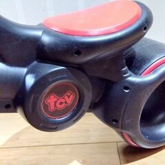 バランスバイク 太いタイヤ ファーストバイク キックバイク ストライダー 赤 黒 二輪車 自転車 バランス 練習 室内 屋内 外遊び 子供 キッズ おもちゃ　乗用玩具の画像