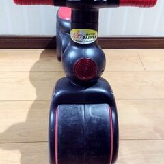 バランスバイク 太いタイヤ ファーストバイク キックバイク ストライダー 赤 黒 二輪車 自転車 バランス 練習 室内 屋内 外遊び 子供 キッズ おもちゃ　乗用玩具の画像