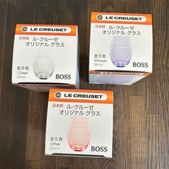 ✨新品 未使用品✨ 稀少【LE CREUSET】ル・クルーゼ　オリジナルグラス　クリア＆ブルー＆ピンク3個セット　非売品　ボス BOSSコラボ　の画像