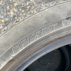 中古タイヤ4本215/45r17の画像