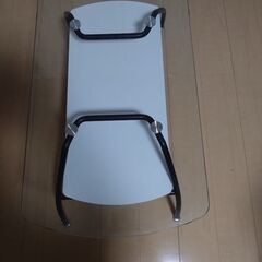 ニトリのガラステーブルの画像