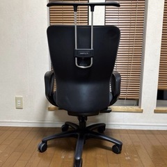 オカムラチェア　カロッツエの画像