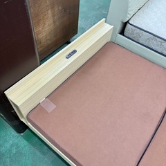 A1838🌟配送♻️組み立て🉑‼️シングルベッドマットレス付きコンセント有り🌟の画像