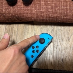 Switch本体と純正プロコン2個の画像