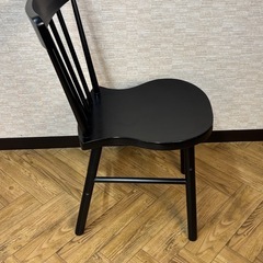 木製椅子の画像