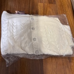 Rady ホワイト ケーブル
ニット カーディガンの画像