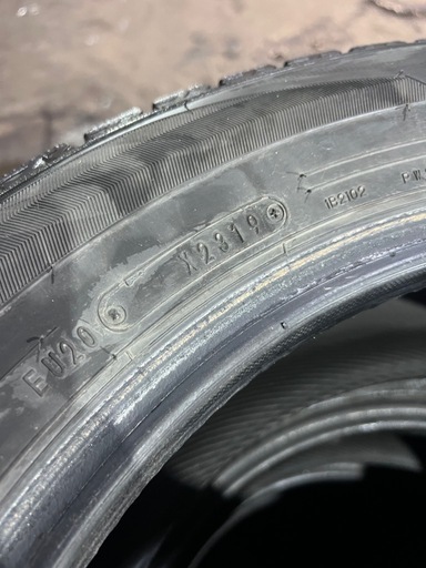 【冬タイヤ4本セット】DUNLOP WINTERMAXX 02 WM02　205/60R16 2019年23週目製 残溝8.5〜9.5割 バリ溝　冬タイヤ スタッドレスタイヤ 4本セット 中古