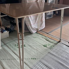 キッチンパイプテーブルの画像