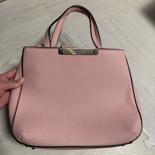 GUESS ピンク ハンドバッグ