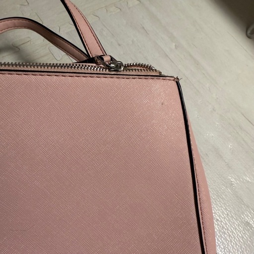 GUESS ピンク ハンドバッグ

