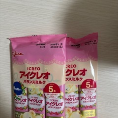 明治ほほえみミルクとアイクレオスティックタイプの画像