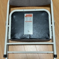 折りたたみ椅子の画像