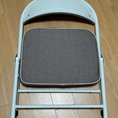 折りたたみ椅子の画像