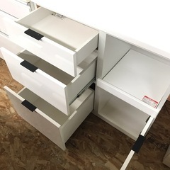 ジャングルジャングル貝塚店　食器棚　レンジボード　ホワイト　白　3枚扉　コンセント　コード　貝塚市　二色浜の画像