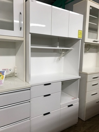 ジャングルジャングル貝塚店　食器棚　レンジボード　ホワイト　白　3枚扉　コンセント　コード　貝塚市　二色浜
