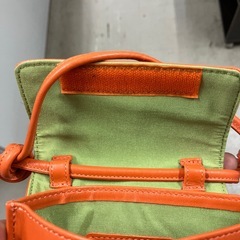 O 2512-162 YOSHIE INABA 携帯用レザーバッグ　キズ汚れ有り　中古の画像