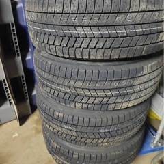 ブリヂストン 225/60R18 100Q BLIZZAK WZ-1 の画像