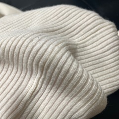 ホワイト　ニットの画像