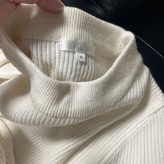 ホワイト　ニットの画像