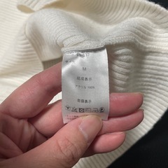 ホワイト　ニットの画像