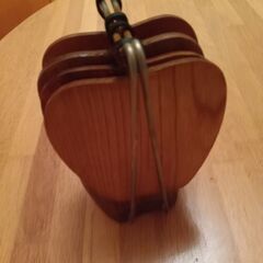 未使用　木製＆コルク製コースター4個セット　専用ホルダー付き　馬車絵柄の画像