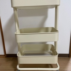 IKEAの人気ワゴン「ロースコグ」の画像