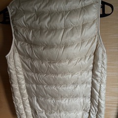 UNIQLO ダウンベストの画像