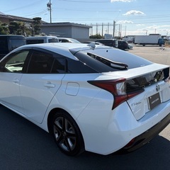 【諸費用コミ】返金保証付:50プリウス★後期★Sツーリング★白★車検あり★ナビ★ETC★ハイブリッドバッテリー診断済みの画像