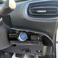 【諸費用コミ】返金保証付:50プリウス★後期★Sツーリング★白★車検あり★ナビ★ETC★ハイブリッドバッテリー診断済みの画像