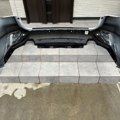 レヴォーグ　VN リヤバンパー　セラミックホワイト　純正 カーゴステップパネル付きの画像