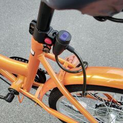 折りたたみ自転車 20インチ シマノ6段変速　※かご、ワイヤーロック、空気入れをおまけでつけますの画像