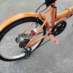 折りたたみ自転車 20インチ シマノ6段変速　※かご、ワイヤーロック、空気入れをおまけでつけますの画像