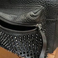 ルブタンリュックの画像