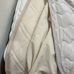 マットレス　ダブルサイズ　シーツ、掛け布団付き
の画像