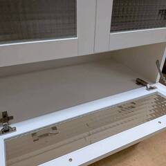 カップボード 食器棚 ホワイト パターンガラスの画像