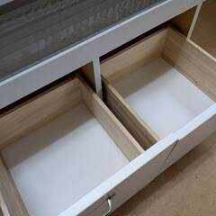 カップボード 食器棚 ホワイト パターンガラスの画像