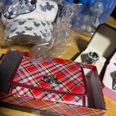 ディズニーフィギュア帽子時計財布カバンの画像