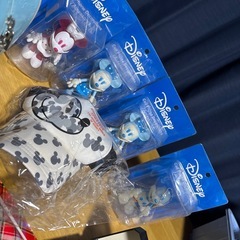 ディズニーフィギュア帽子時計財布カバンの画像