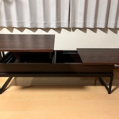 おしゃれなテーブルの画像