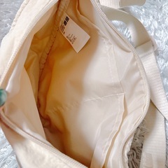 ユニクロ ショルダーバッの画像