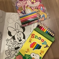 mickeyぬり絵・不思議な国のアリスぬり絵・スヌーピー色鉛筆の画像