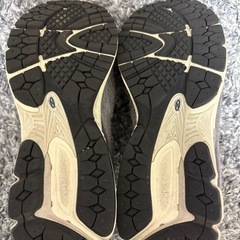 ニューバランス　M2002REL 27㎝の画像