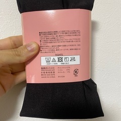 肌が透けているようにみえるのに110デニールのタイツの画像