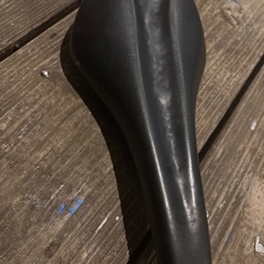 定価1万円のサスペンションフォークとボントレガーのサドルの画像